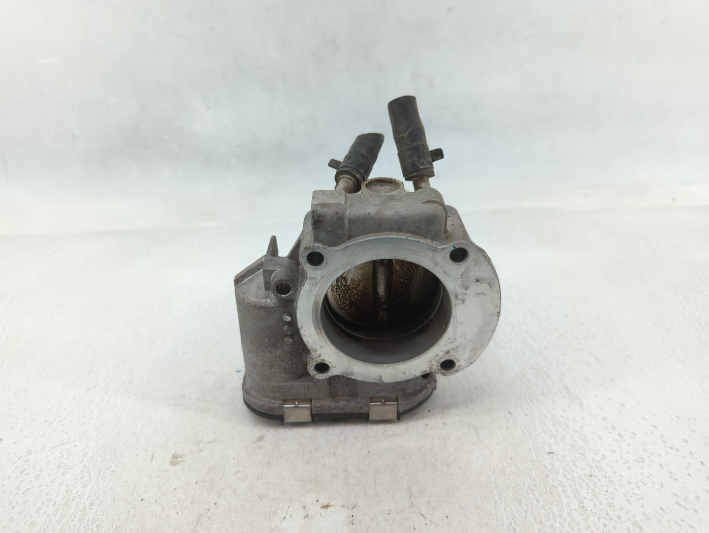 2011-2014 Hyundai Sonata Throttle Body P/N:35100-2G710 Fits Fits 2011 2012 2013 2014 2015 2016 OEM Used Auto Parts - Oemused