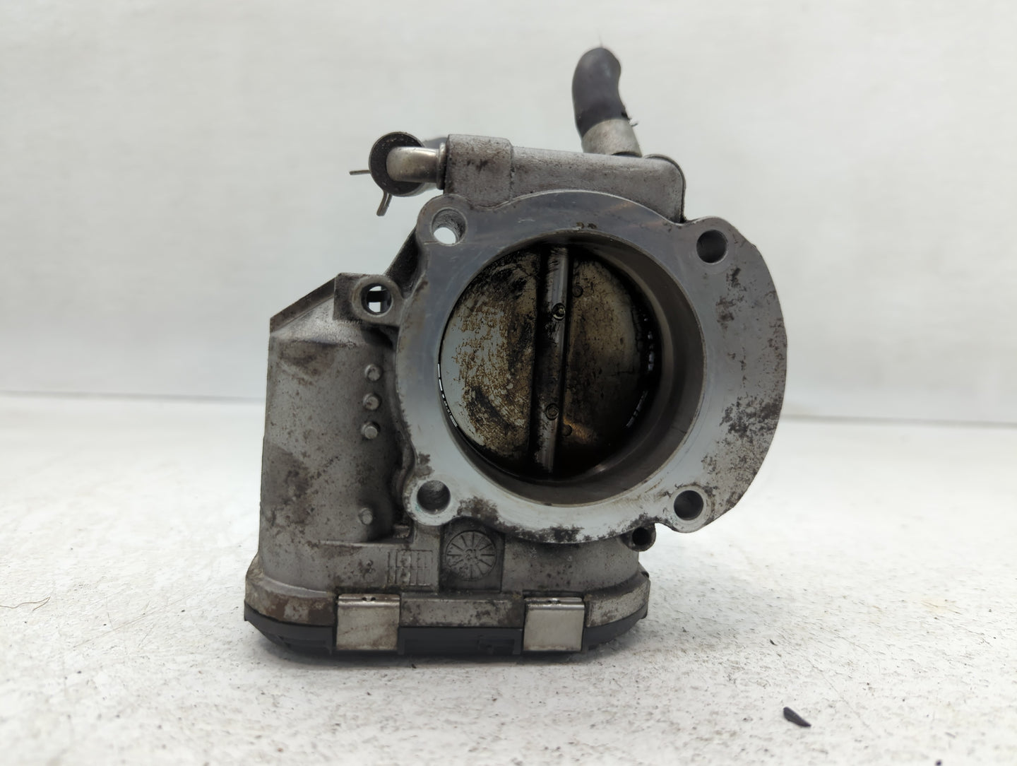 2011-2014 Hyundai Sonata Throttle Body P/N:35100-2G700 Fits Fits 2011 2012 2013 2014 2015 2016 OEM Used Auto Parts - Oemused