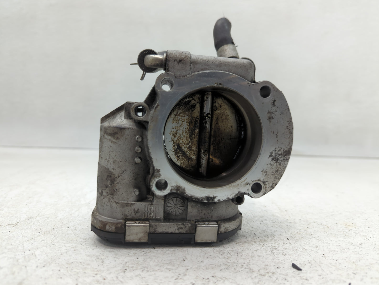 2011-2014 Hyundai Sonata Throttle Body P/N:35100-2G700 Fits Fits 2011 2012 2013 2014 2015 2016 OEM Used Auto Parts - Oemused