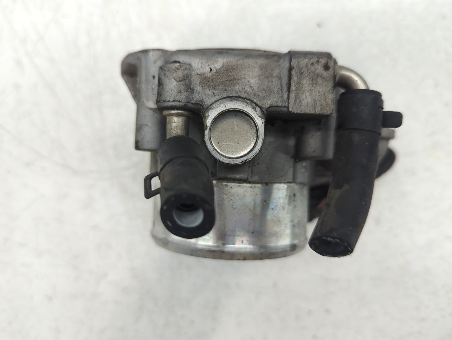 2011-2015 Hyundai Sonata Throttle Body P/N:35100-2G700 Fits Fits 2011 2012 2013 2014 2015 2016 OEM Used Auto Parts - Oemused