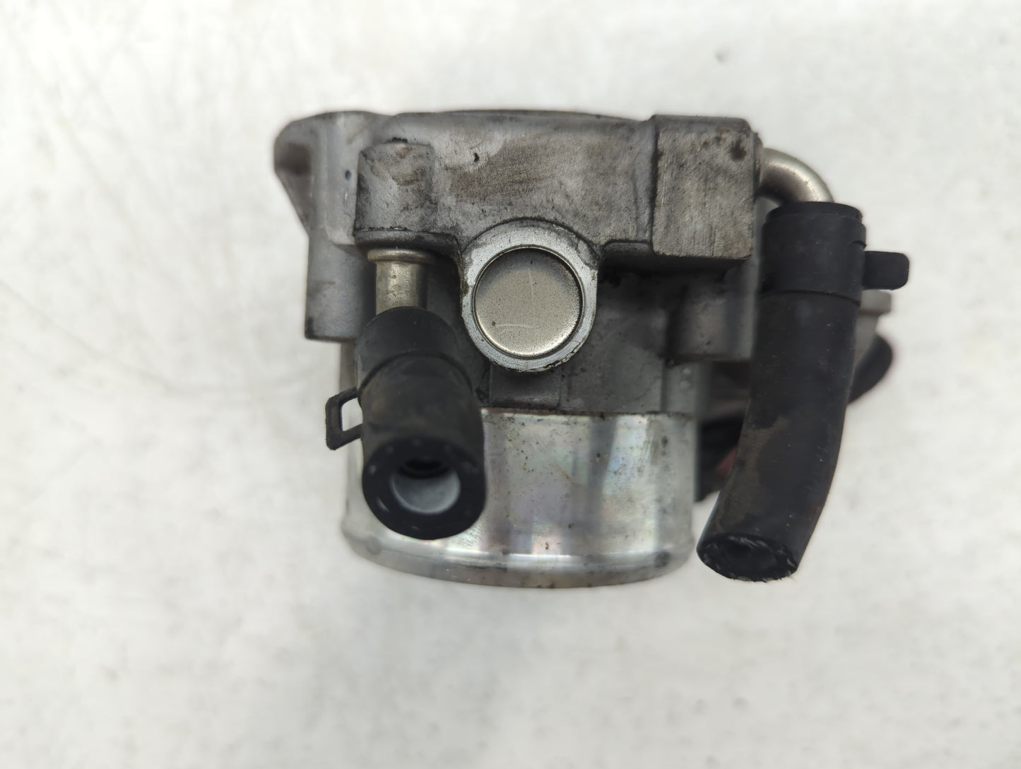 2011-2015 Hyundai Sonata Throttle Body P/N:35100-2G700 Fits Fits 2011 2012 2013 2014 2015 2016 OEM Used Auto Parts - Oemused