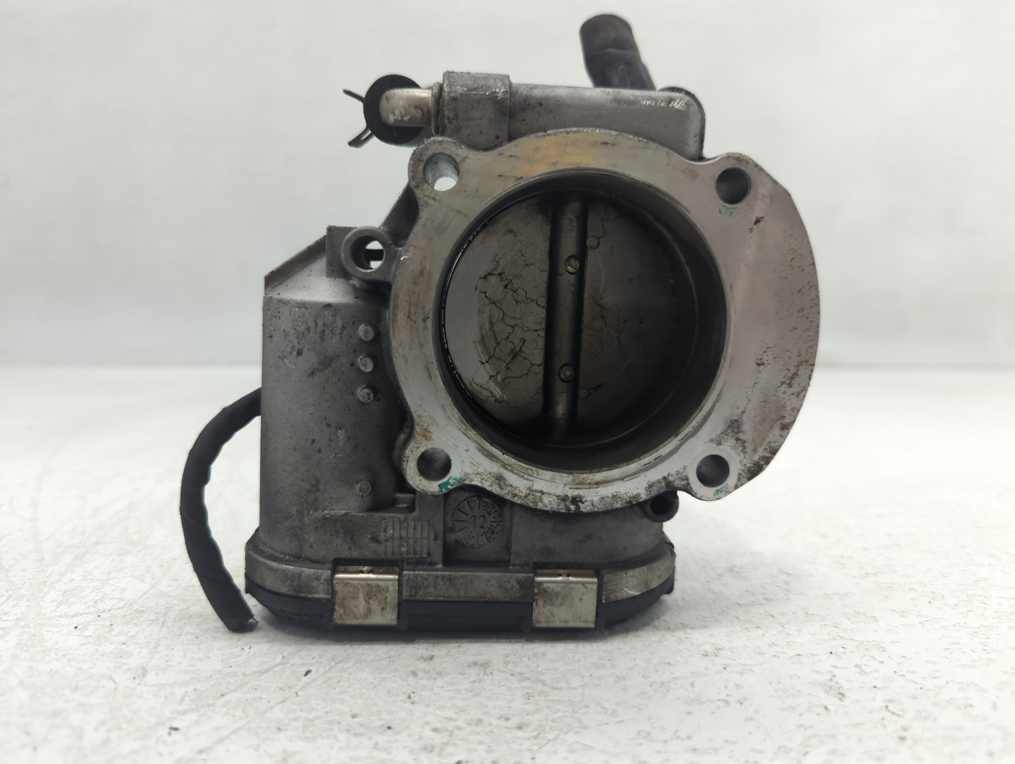 2011-2015 Hyundai Sonata Throttle Body P/N:35100-2G700 Fits Fits 2011 2012 2013 2014 2015 2016 OEM Used Auto Parts - Oemused