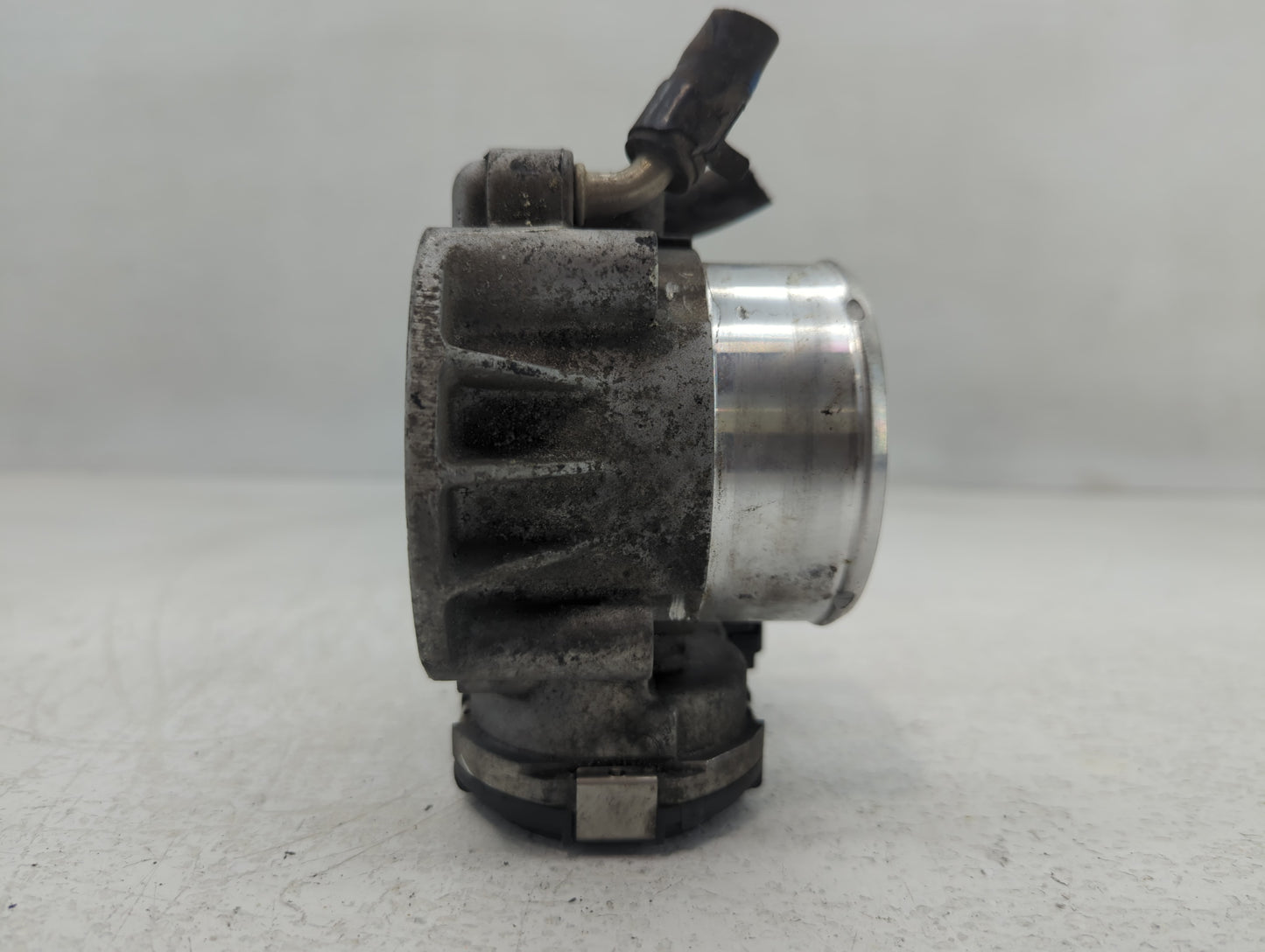 2011-2015 Hyundai Sonata Throttle Body P/N:35100-2G700 Fits Fits 2011 2012 2013 2014 2015 2016 OEM Used Auto Parts - Oemused