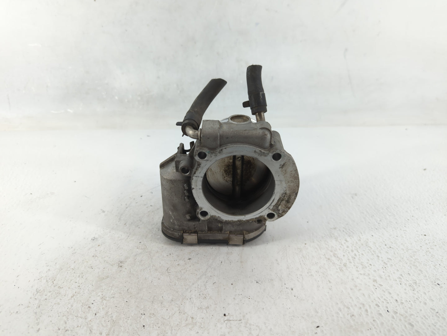 2011-2014 Hyundai Sonata Throttle Body P/N:35100-2G700 Fits Fits 2011 2012 2013 2014 2015 2016 OEM Used Auto Parts - Oemused