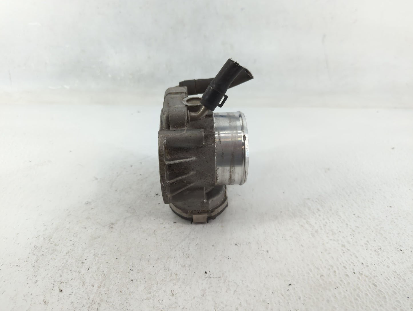 2011-2014 Hyundai Sonata Throttle Body P/N:35100-2G700 Fits Fits 2011 2012 2013 2014 2015 2016 OEM Used Auto Parts - Oemused