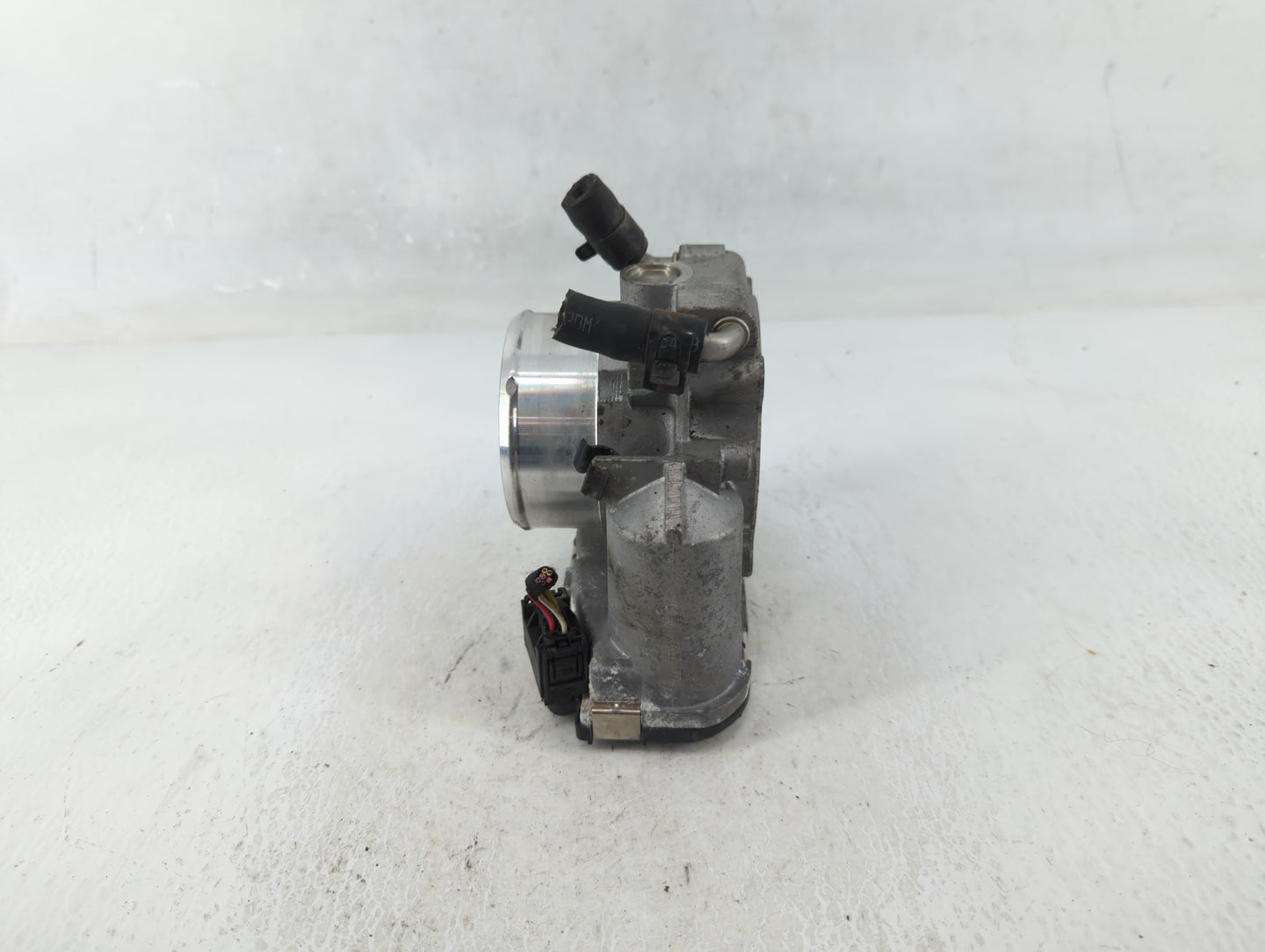 2011-2014 Hyundai Sonata Throttle Body P/N:35100-2G700 Fits Fits 2011 2012 2013 2014 2015 2016 OEM Used Auto Parts - Oemused