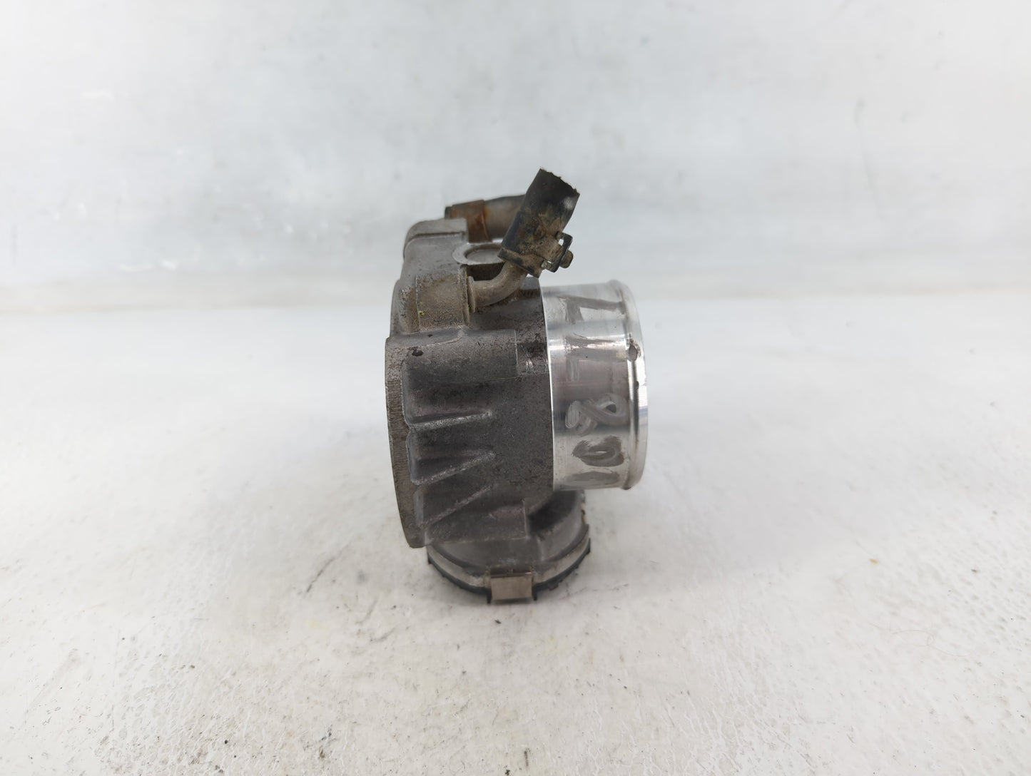 2011-2014 Hyundai Sonata Throttle Body P/N:35100-2G700 Fits Fits 2011 2012 2013 2014 2015 2016 OEM Used Auto Parts - Oemused