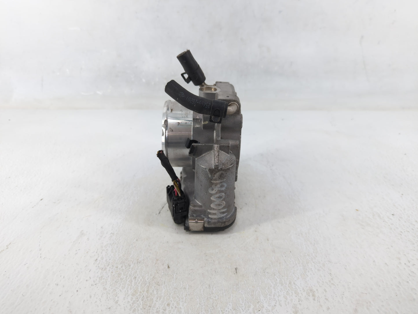 2011-2014 Hyundai Sonata Throttle Body P/N:35100-2G700 Fits Fits 2011 2012 2013 2014 2015 2016 OEM Used Auto Parts - Oemused