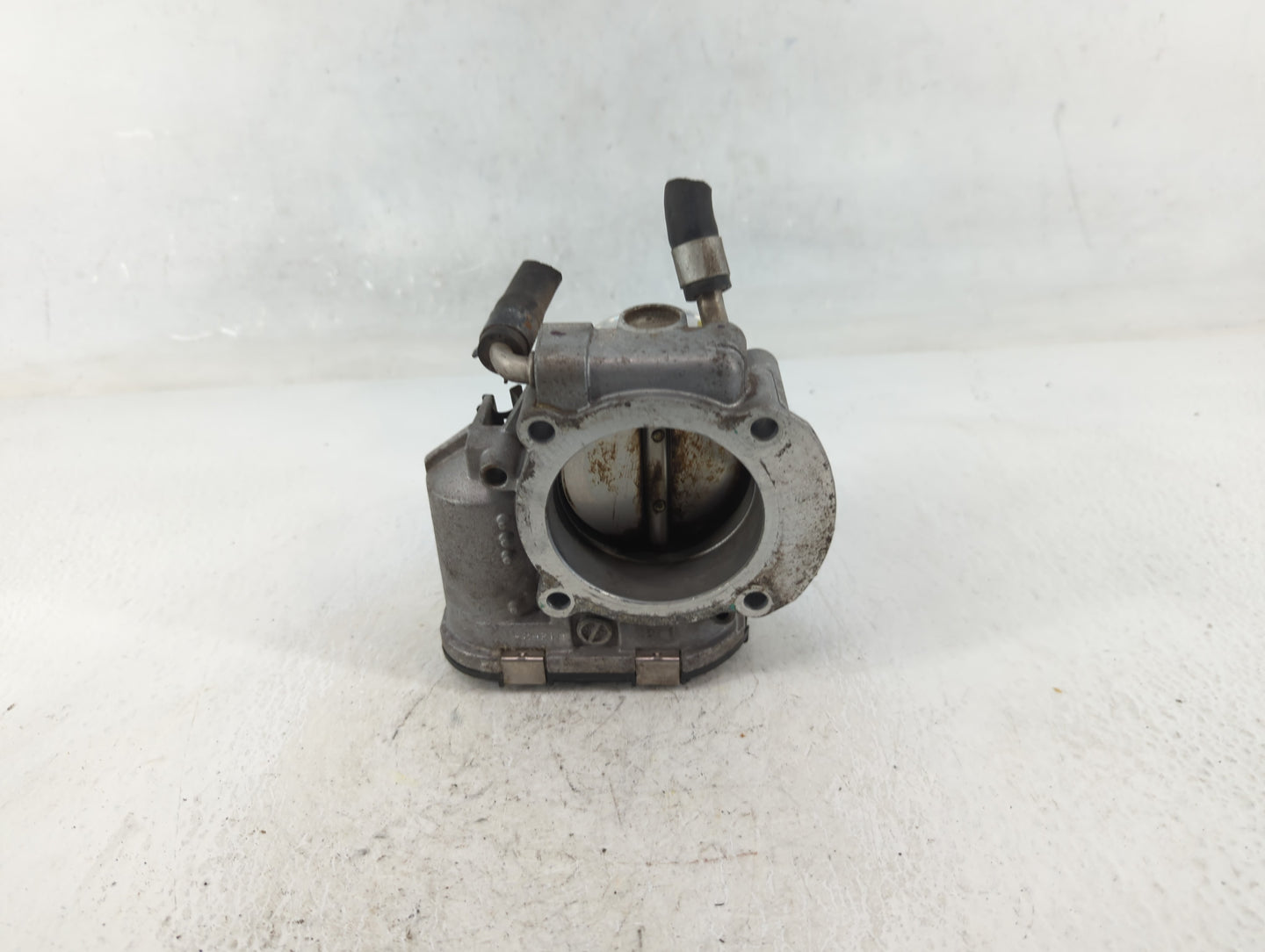 2011-2014 Hyundai Sonata Throttle Body P/N:35100-2G700 Fits Fits 2011 2012 2013 2014 2015 2016 OEM Used Auto Parts - Oemused