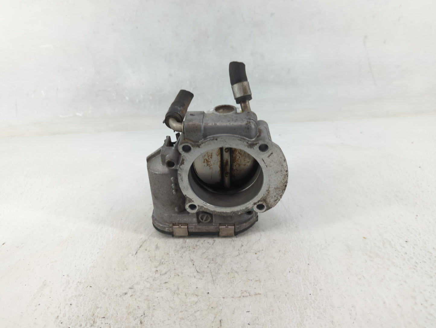 2011-2014 Hyundai Sonata Throttle Body P/N:35100-2G700 Fits Fits 2011 2012 2013 2014 2015 2016 OEM Used Auto Parts - Oemused