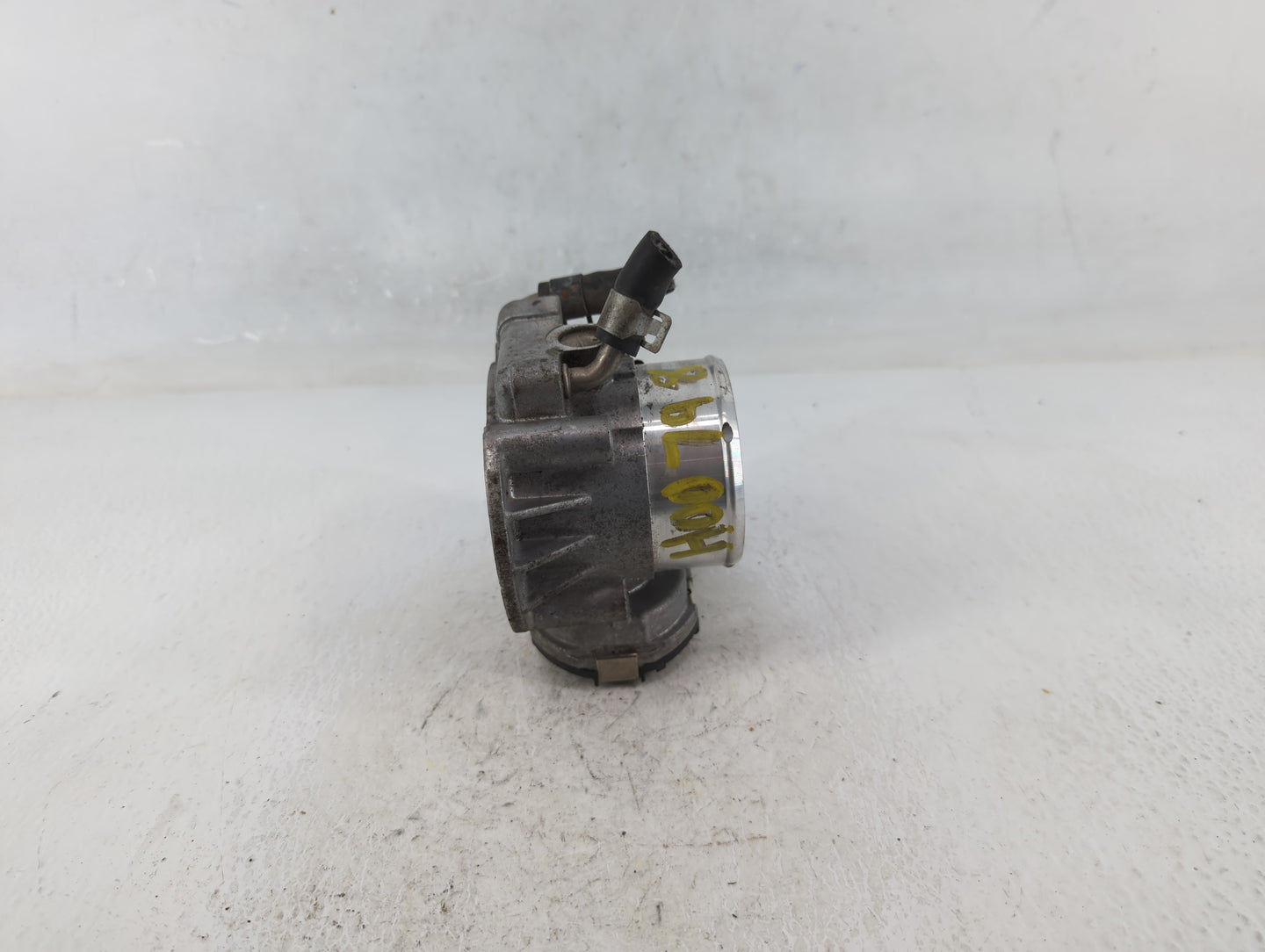 2011-2014 Hyundai Sonata Throttle Body P/N:35100-2G700 Fits Fits 2011 2012 2013 2014 2015 2016 OEM Used Auto Parts - Oemused