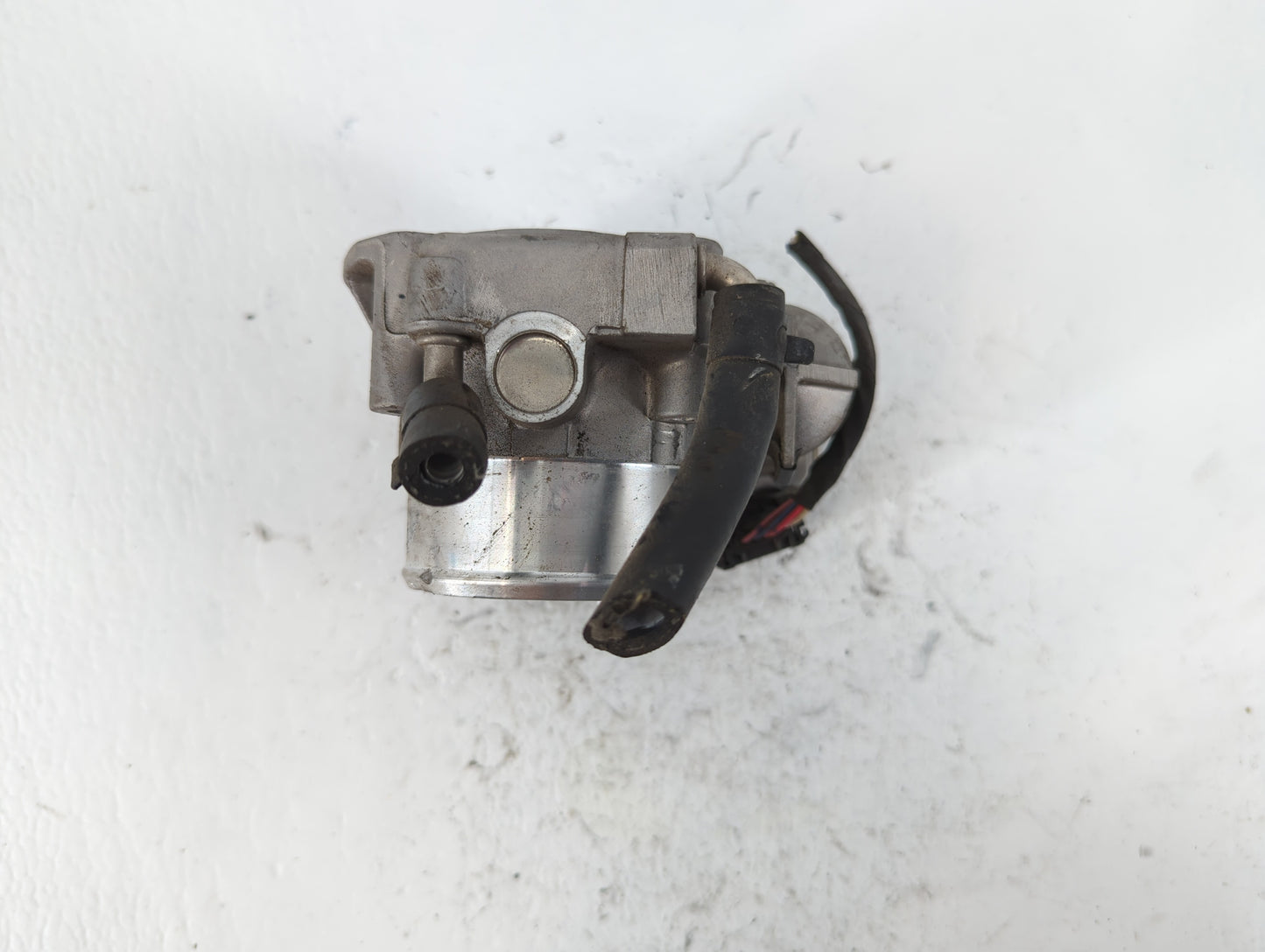 2011-2014 Hyundai Sonata Throttle Body P/N:35100-2G700 Fits Fits 2011 2012 2013 2014 2015 2016 OEM Used Auto Parts - Oemused