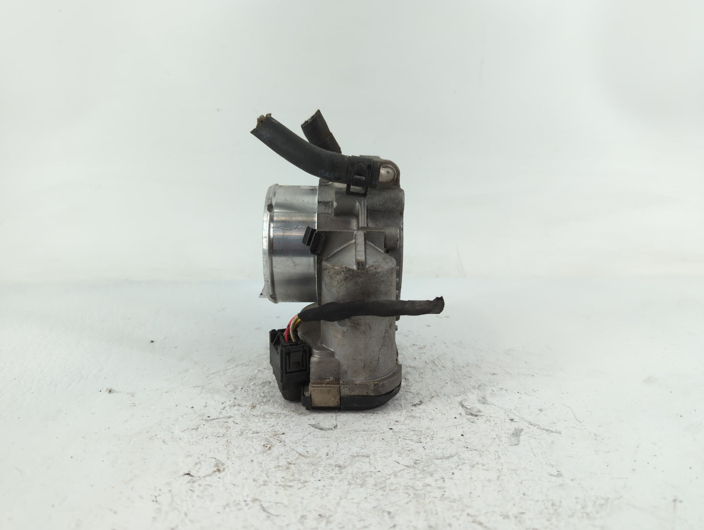 2011-2014 Hyundai Sonata Throttle Body P/N:35100-2G700 Fits Fits 2011 2012 2013 2014 2015 2016 OEM Used Auto Parts - Oemused