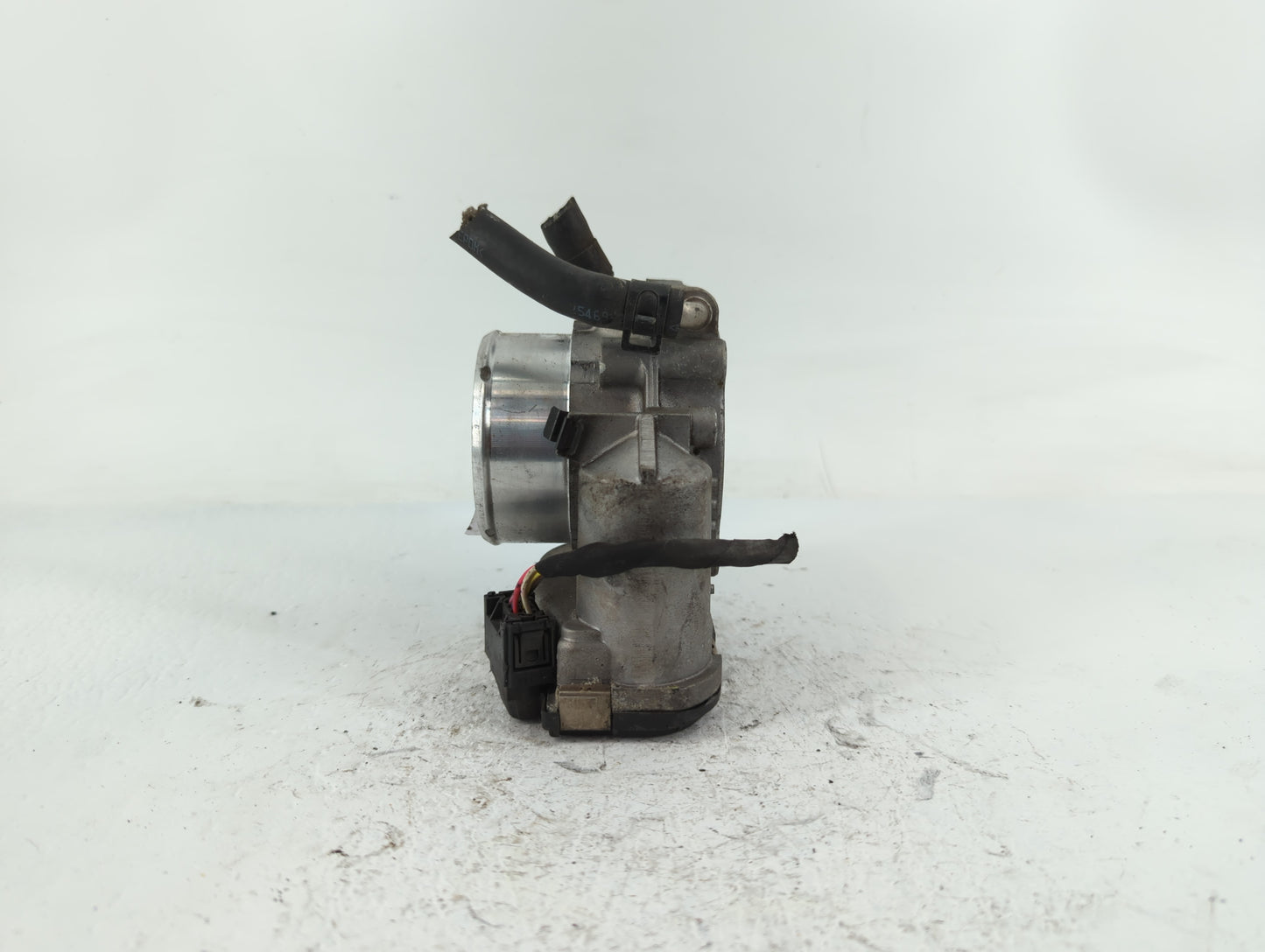 2011-2014 Hyundai Sonata Throttle Body P/N:35100-2G700 Fits Fits 2011 2012 2013 2014 2015 2016 OEM Used Auto Parts - Oemused