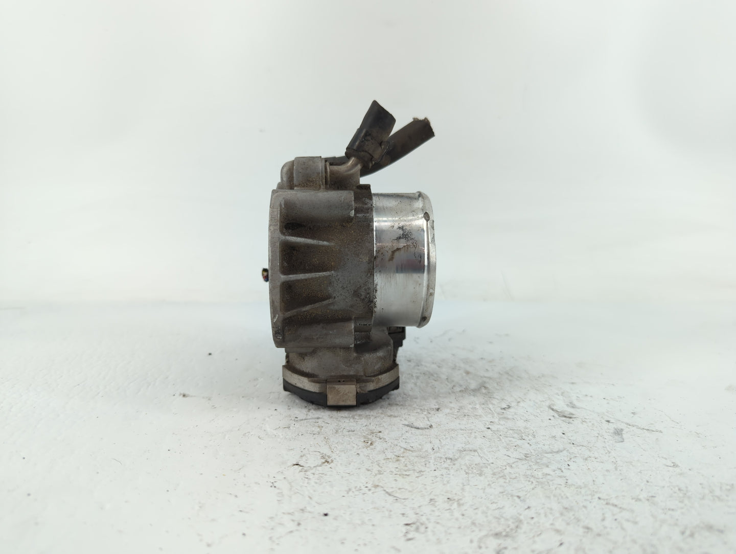2011-2014 Hyundai Sonata Throttle Body P/N:35100-2G700 Fits Fits 2011 2012 2013 2014 2015 2016 OEM Used Auto Parts - Oemused