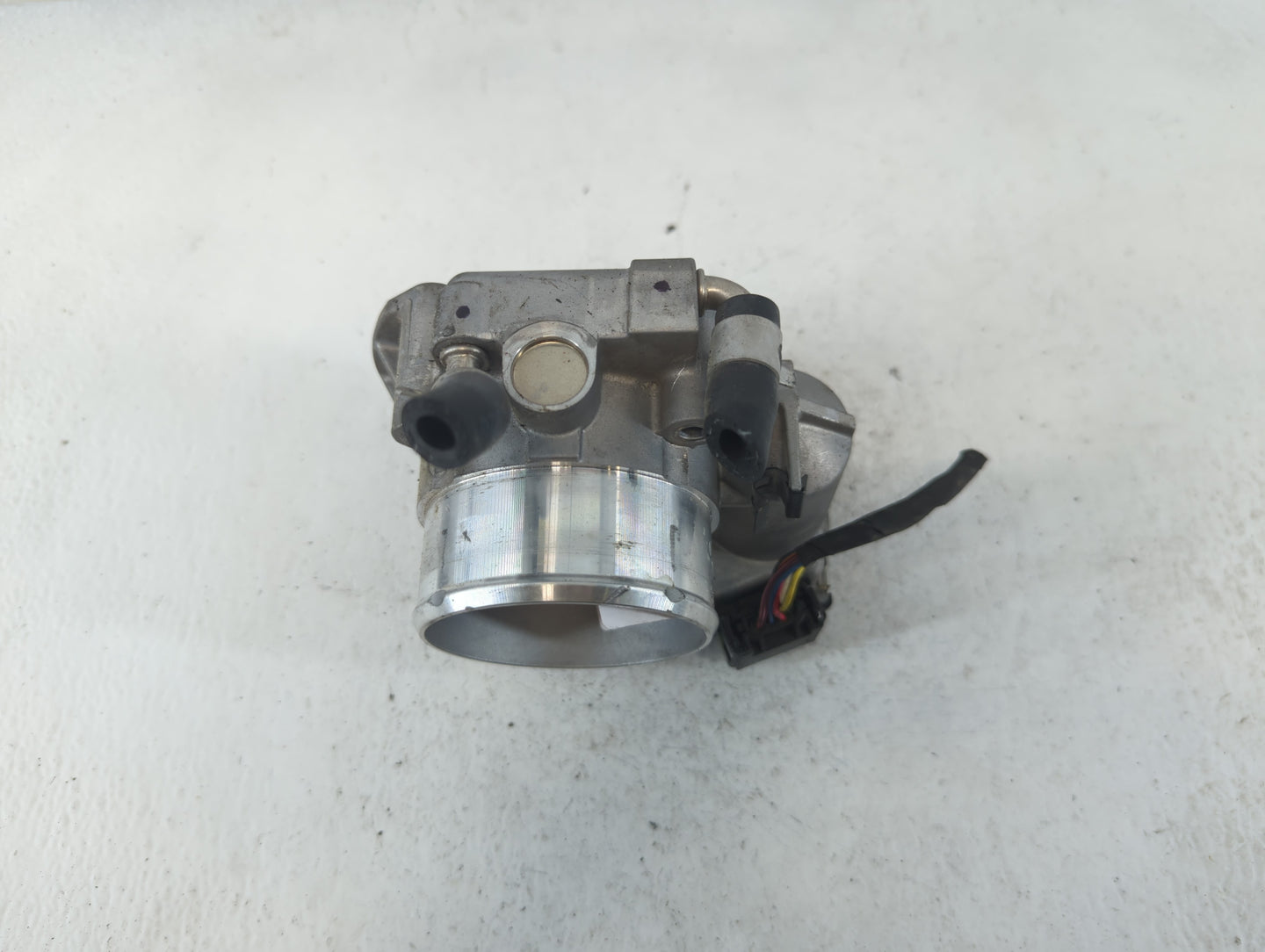 2011-2014 Hyundai Sonata Throttle Body P/N:35100-2G700 Fits Fits 2011 2012 2013 2014 2015 2016 OEM Used Auto Parts - Oemused