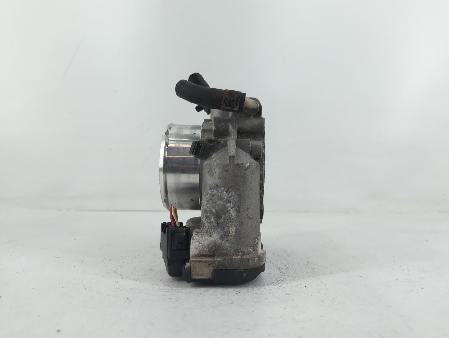 2011-2014 Hyundai Sonata Throttle Body P/N:35100-2G700 Fits Fits 2011 2012 2013 2014 2015 2016 OEM Used Auto Parts - Oemused
