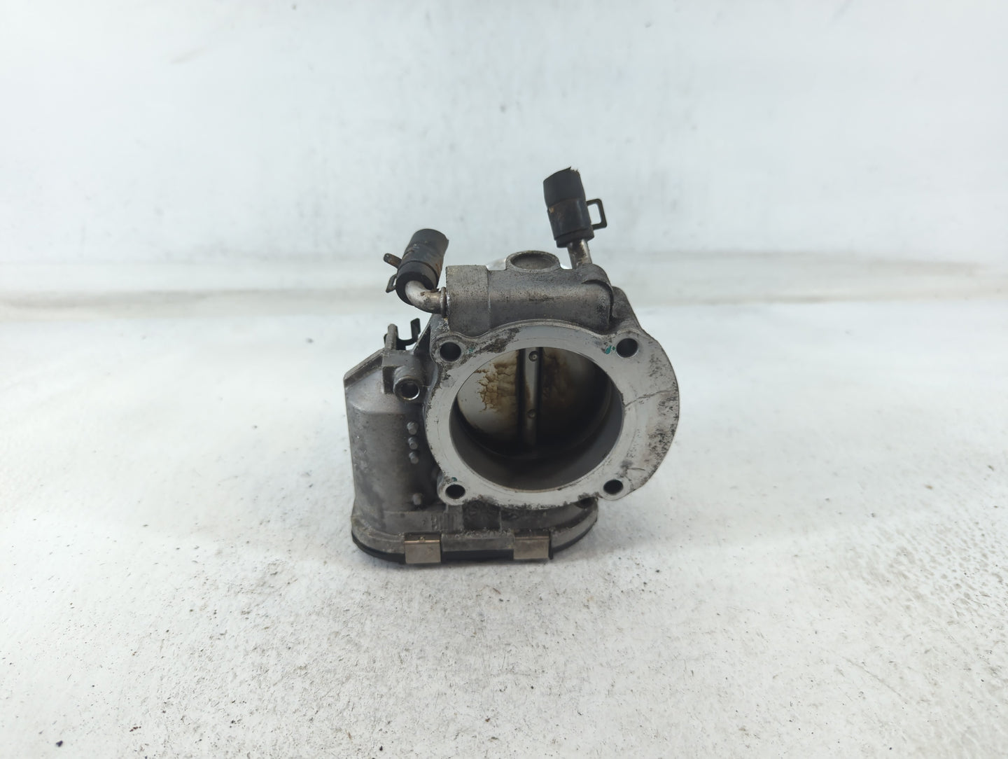 2011-2014 Hyundai Sonata Throttle Body P/N:35100-2G700 Fits Fits 2011 2012 2013 2014 2015 2016 OEM Used Auto Parts - Oemused