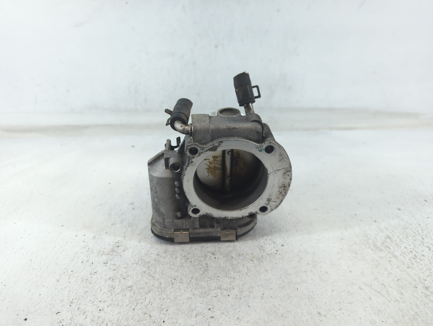 2011-2014 Hyundai Sonata Throttle Body P/N:35100-2G700 Fits Fits 2011 2012 2013 2014 2015 2016 OEM Used Auto Parts - Oemused