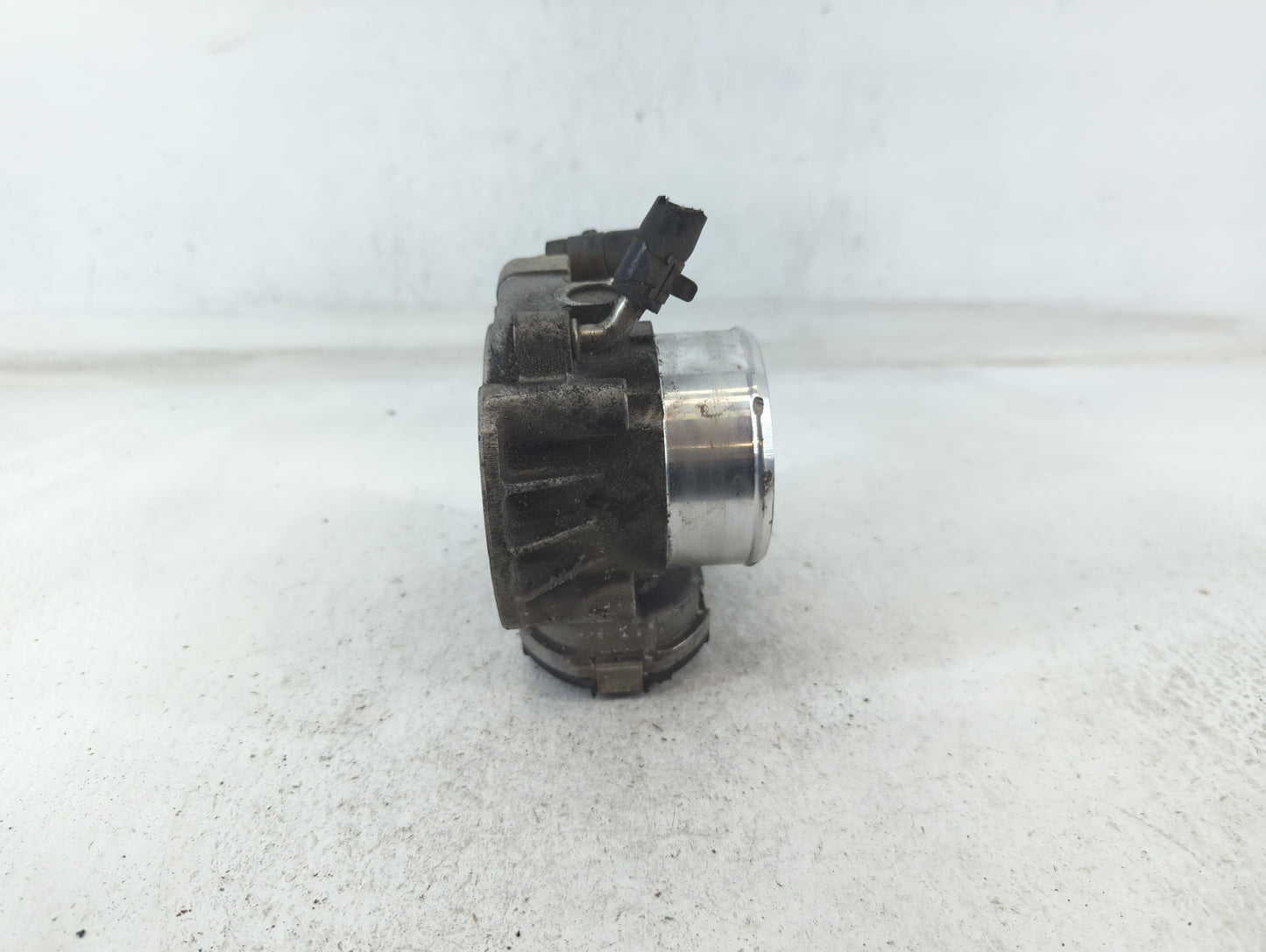 2011-2014 Hyundai Sonata Throttle Body P/N:35100-2G700 Fits Fits 2011 2012 2013 2014 2015 2016 OEM Used Auto Parts - Oemused