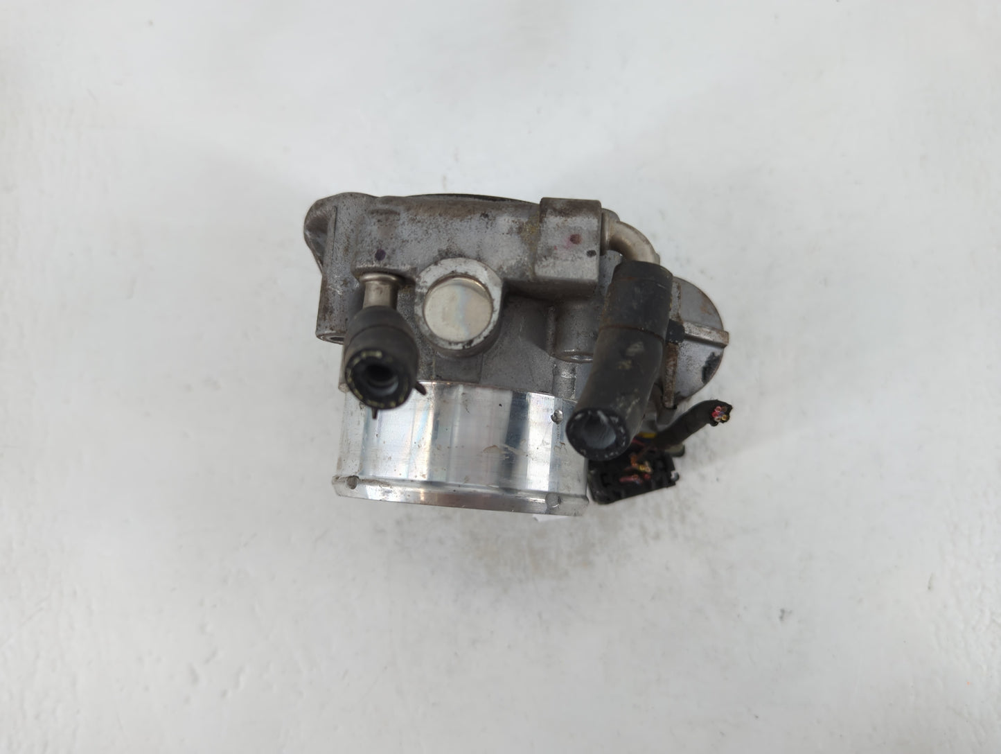 2011-2014 Hyundai Sonata Throttle Body P/N:35100-2G700 Fits Fits 2011 2012 2013 2014 2015 2016 OEM Used Auto Parts - Oemused