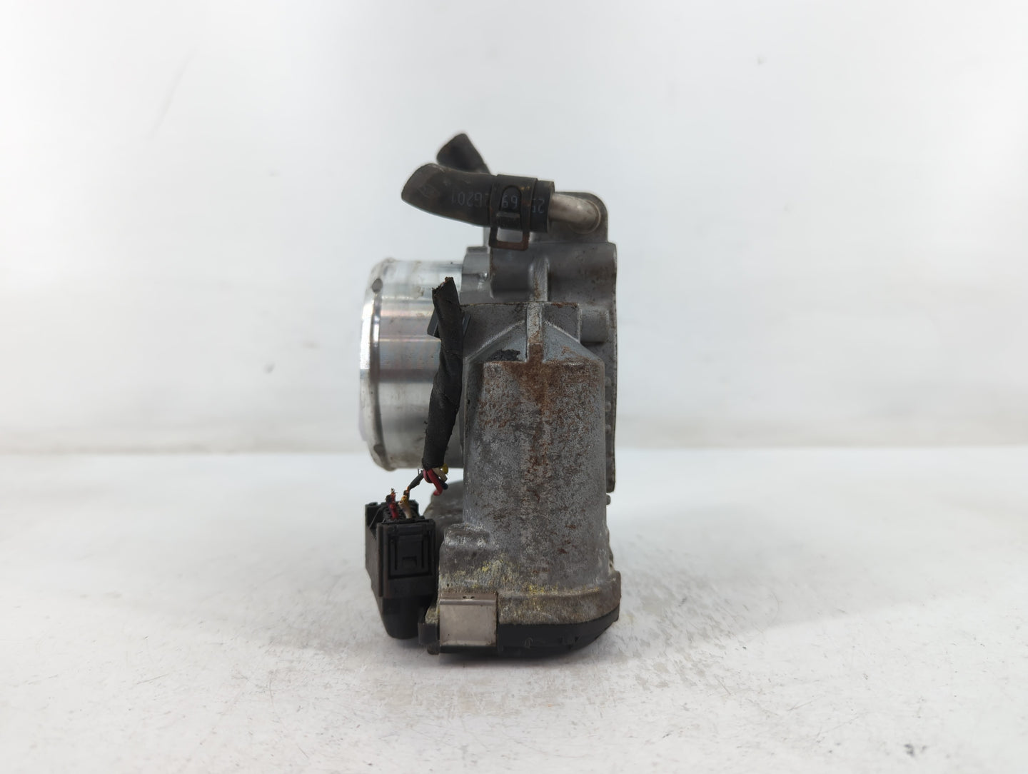 2011-2014 Hyundai Sonata Throttle Body P/N:35100-2G700 Fits Fits 2011 2012 2013 2014 2015 2016 OEM Used Auto Parts - Oemused