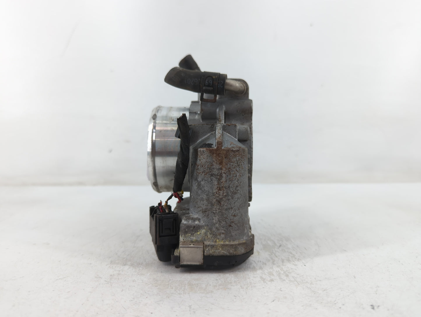 2011-2014 Hyundai Sonata Throttle Body P/N:35100-2G700 Fits Fits 2011 2012 2013 2014 2015 2016 OEM Used Auto Parts - Oemused