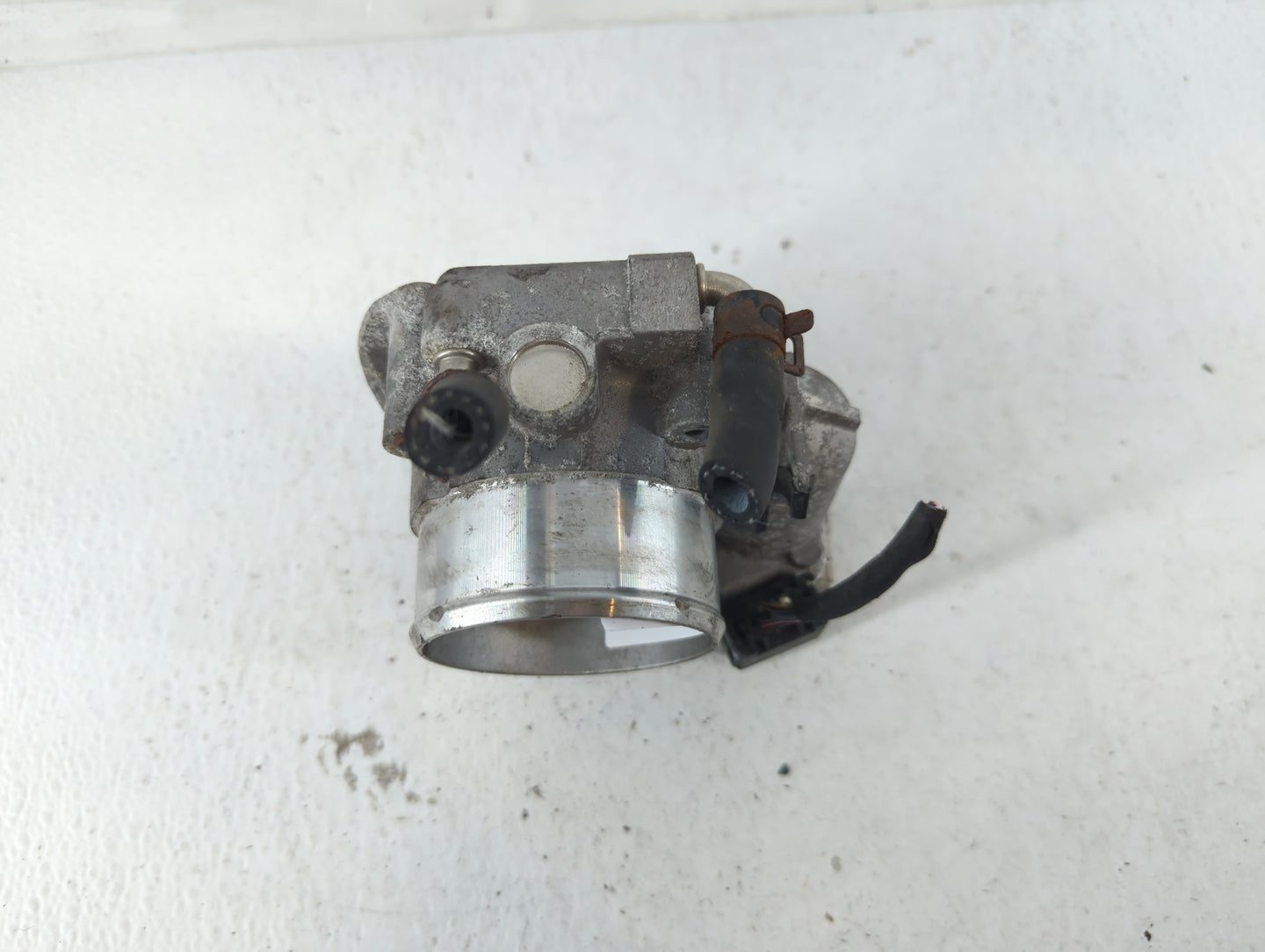 2011-2014 Hyundai Sonata Throttle Body P/N:35100-2G700 Fits Fits 2011 2012 2013 2014 2015 2016 OEM Used Auto Parts - Oemused