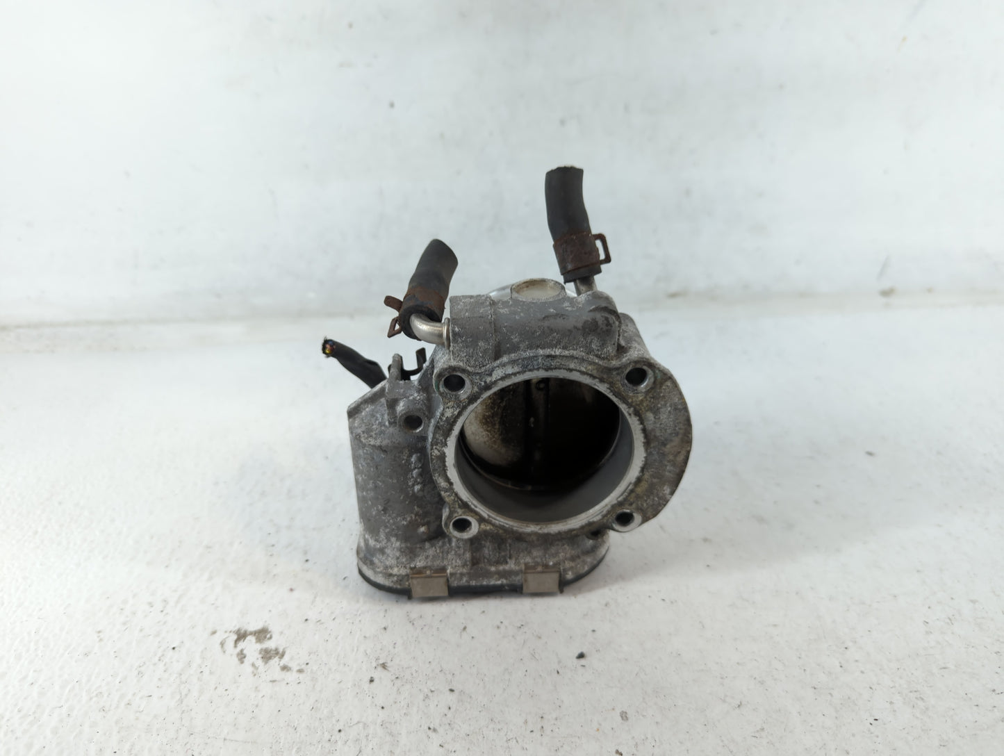 2011-2014 Hyundai Sonata Throttle Body P/N:35100-2G700 Fits Fits 2011 2012 2013 2014 2015 2016 OEM Used Auto Parts - Oemused