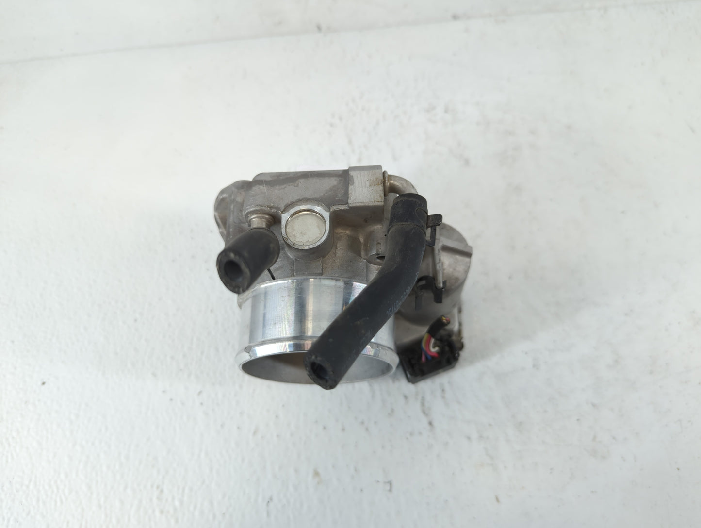 2011-2014 Hyundai Sonata Throttle Body P/N:35100-2G700 Fits Fits 2011 2012 2013 2014 2015 2016 OEM Used Auto Parts - Oemused