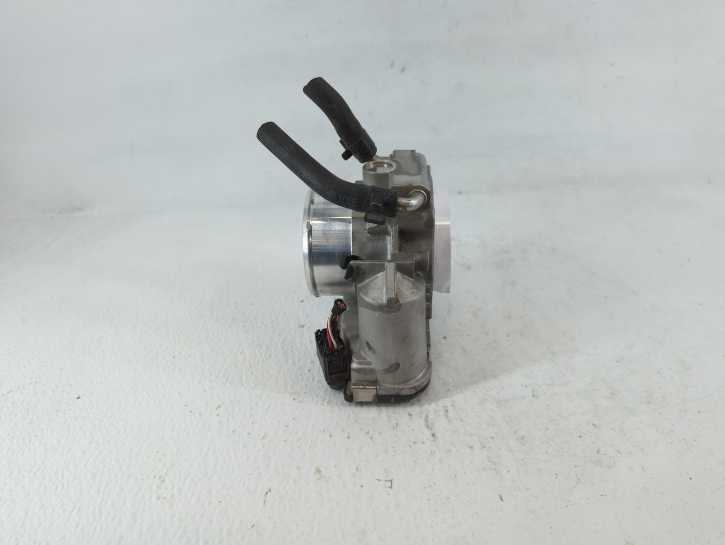 2011-2014 Hyundai Sonata Throttle Body P/N:35100-2G700 Fits Fits 2011 2012 2013 2014 2015 2016 OEM Used Auto Parts - Oemused