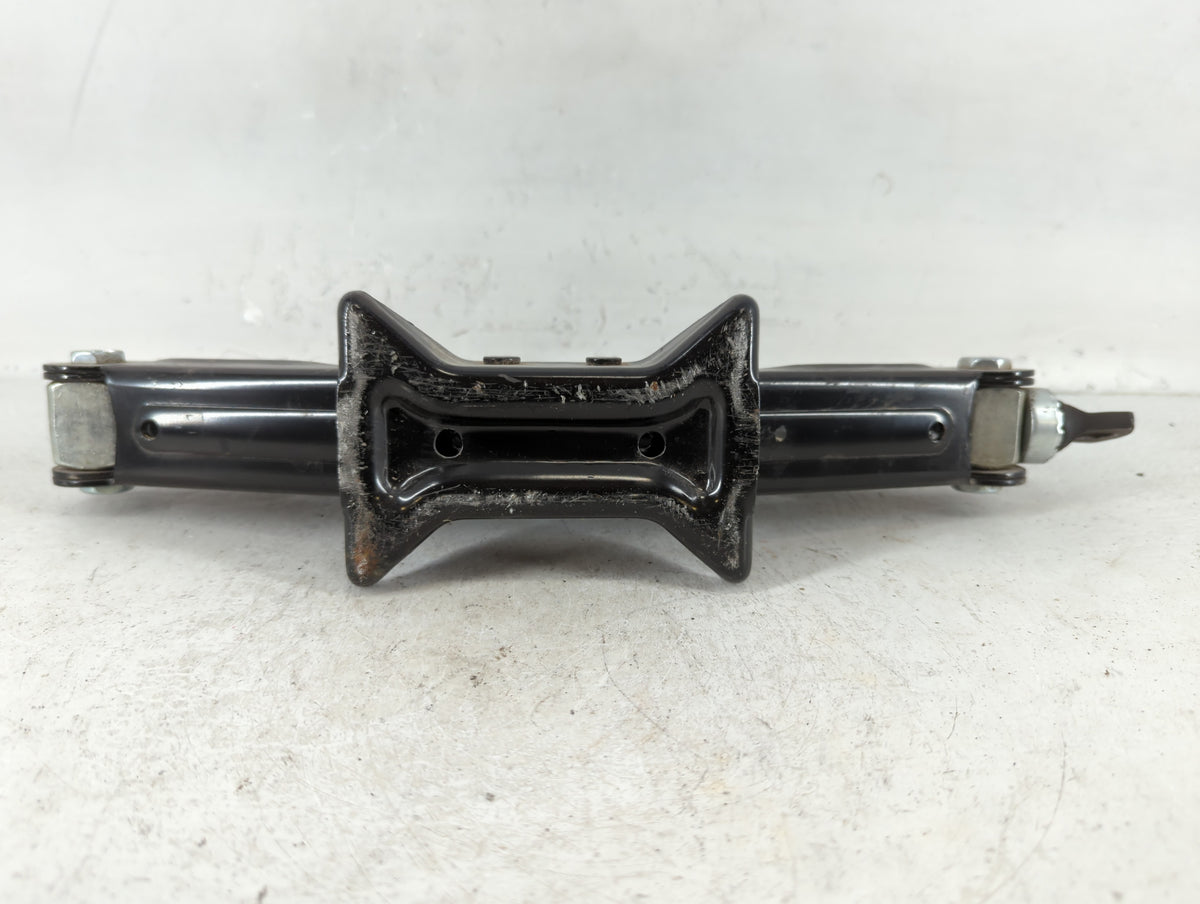 2013 Hyundai Sonata Spare Scissor Car Jack 718849 - Oemusedautoparts1.com