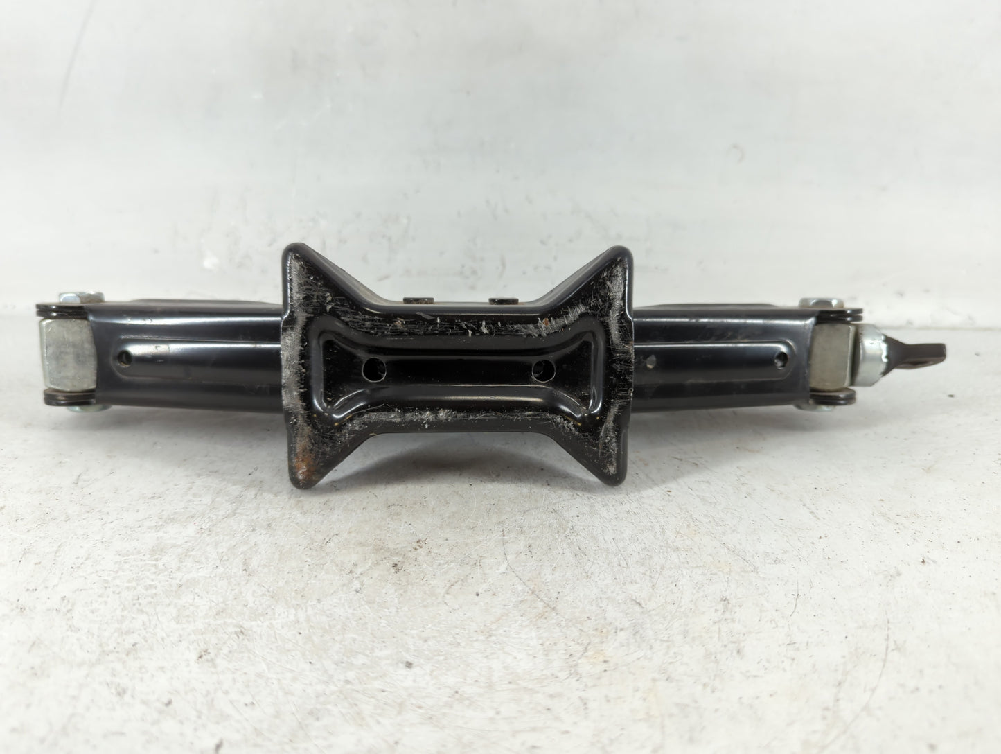 2013 Hyundai Sonata Spare Scissor Car Jack 718849 - Oemusedautoparts1.com