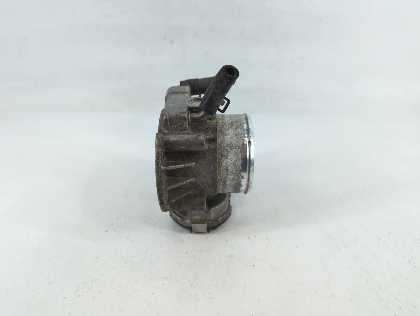 2011-2014 Hyundai Sonata Throttle Body P/N:35100-2G700 Fits Fits 2011 2012 2013 2014 2015 2016 OEM Used Auto Parts - Oemused