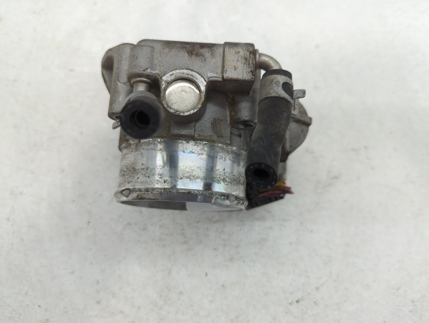 2011-2014 Hyundai Sonata Throttle Body P/N:35100-2G700 Fits Fits 2011 2012 2013 2014 2015 2016 OEM Used Auto Parts - Oemused