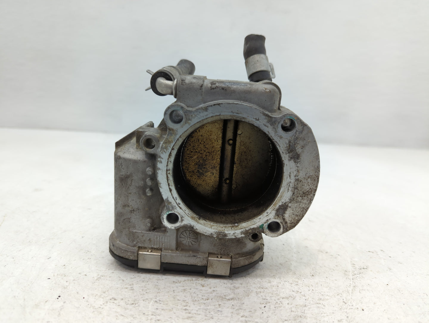2011-2014 Hyundai Sonata Throttle Body P/N:35100-2G700 Fits Fits 2011 2012 2013 2014 2015 2016 OEM Used Auto Parts - Oemused