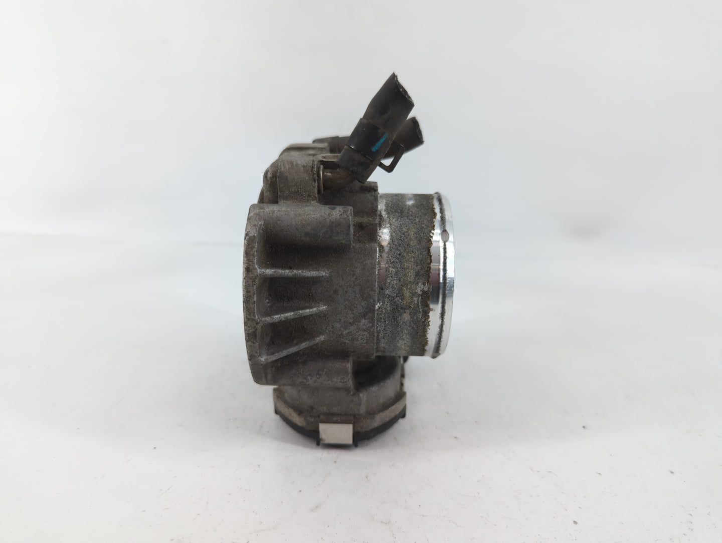 2011-2014 Hyundai Sonata Throttle Body P/N:35100-2G700 Fits Fits 2011 2012 2013 2014 2015 2016 OEM Used Auto Parts - Oemused