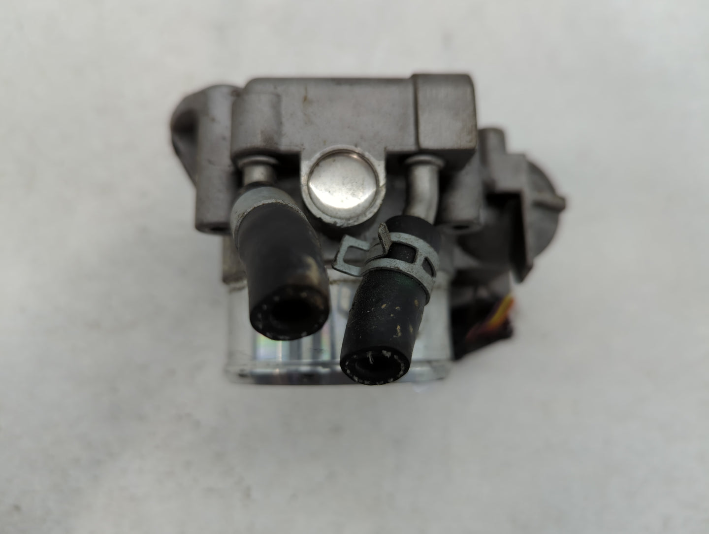2011-2014 Hyundai Sonata Throttle Body P/N:35100-2G700 Fits Fits 2011 2012 2013 2014 2015 2016 OEM Used Auto Parts - Oemused