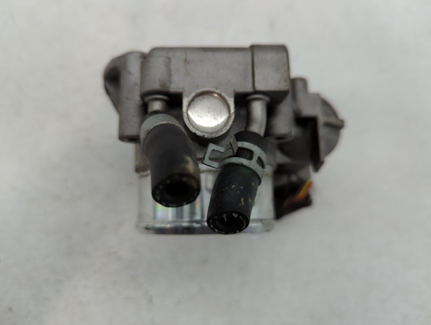 2011-2014 Hyundai Sonata Throttle Body P/N:35100-2G700 Fits Fits 2011 2012 2013 2014 2015 2016 OEM Used Auto Parts - Oemused