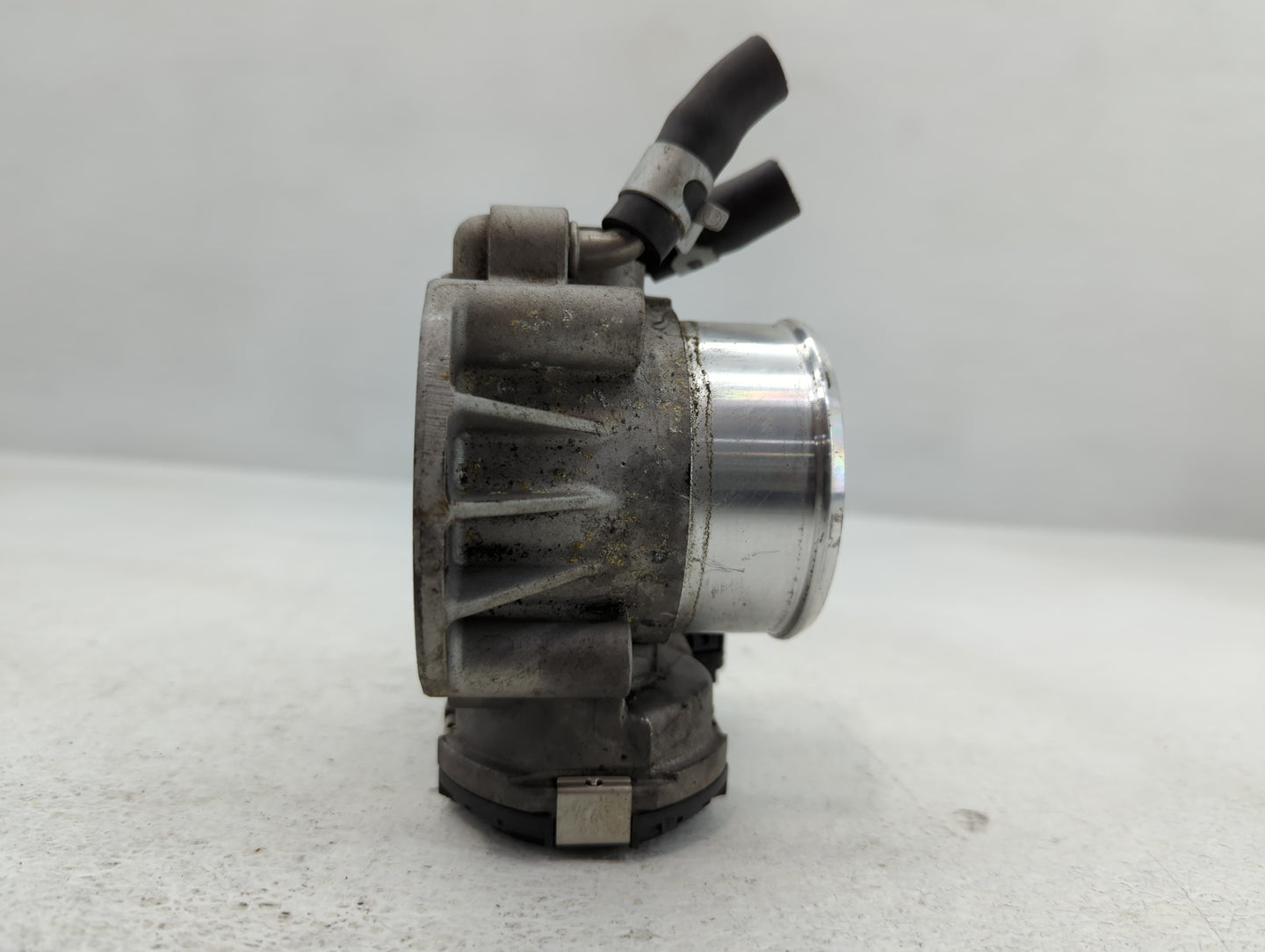 2011-2014 Hyundai Sonata Throttle Body P/N:35100-2G700 Fits Fits 2011 2012 2013 2014 2015 2016 OEM Used Auto Parts - Oemused