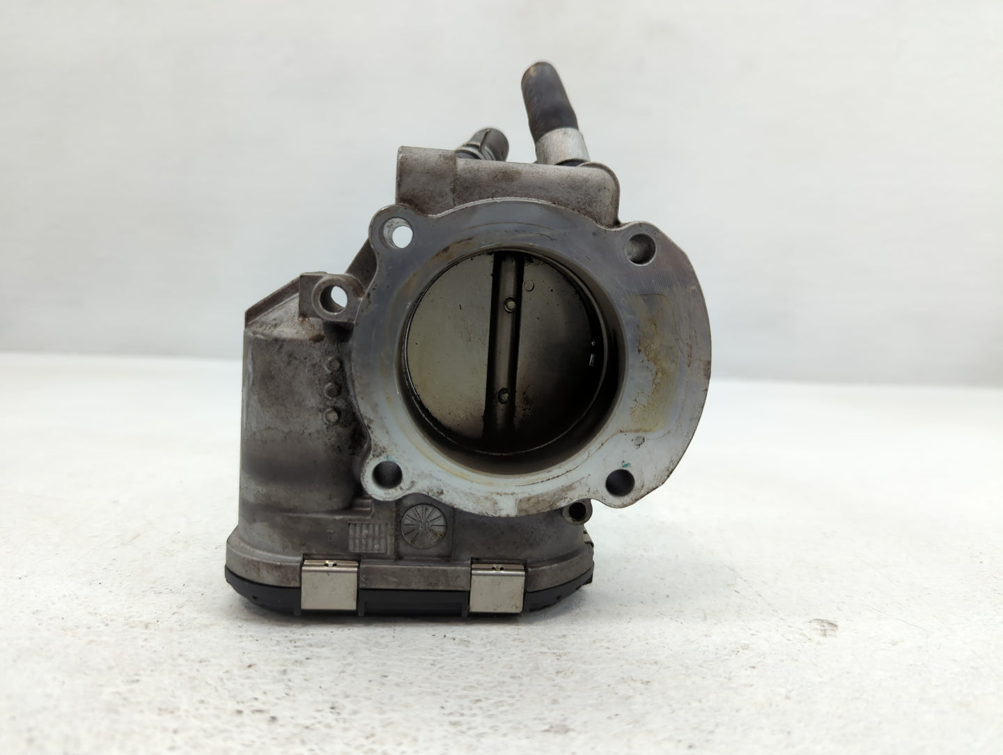 2011-2014 Hyundai Sonata Throttle Body P/N:35100-2G700 Fits Fits 2011 2012 2013 2014 2015 2016 OEM Used Auto Parts - Oemused