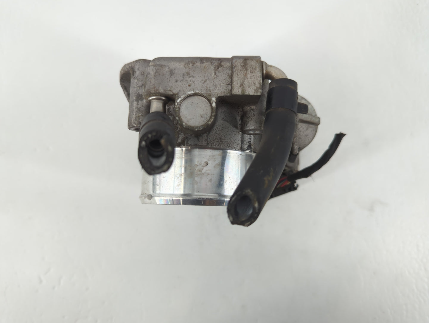 2011-2014 Hyundai Sonata Throttle Body P/N:35100-2G700 Fits Fits 2011 2012 2013 2014 2015 2016 OEM Used Auto Parts - Oemused
