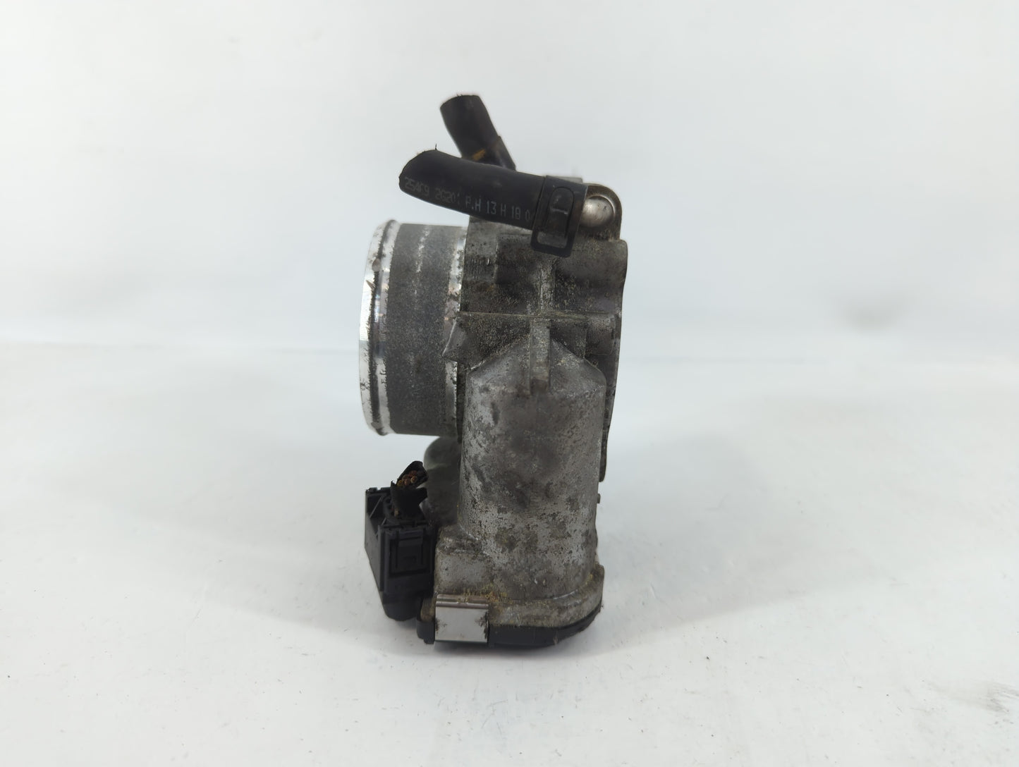 2011-2014 Hyundai Sonata Throttle Body P/N:35100-2G700 Fits Fits 2011 2012 2013 2014 2015 2016 OEM Used Auto Parts - Oemused