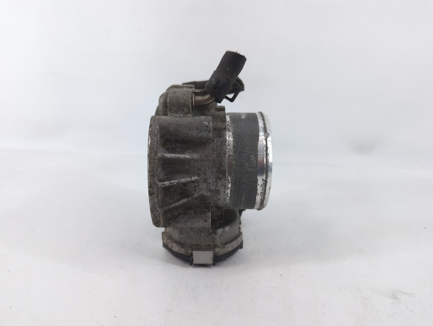 2011-2014 Hyundai Sonata Throttle Body P/N:35100-2G700 Fits Fits 2011 2012 2013 2014 2015 2016 OEM Used Auto Parts - Oemused