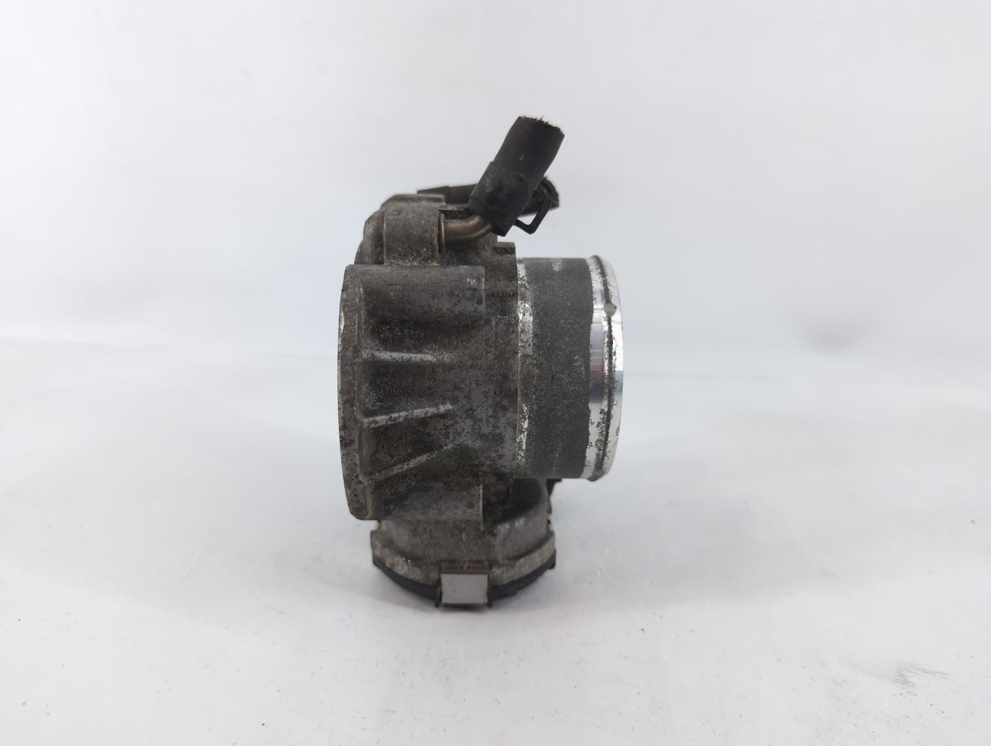 2011-2014 Hyundai Sonata Throttle Body P/N:35100-2G700 Fits Fits 2011 2012 2013 2014 2015 2016 OEM Used Auto Parts - Oemused