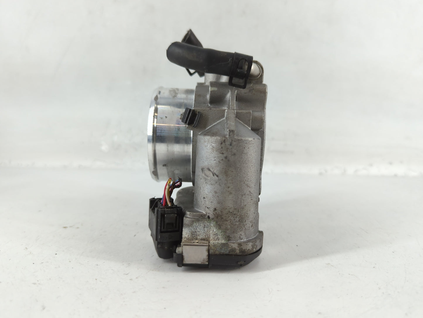 2011-2014 Hyundai Sonata Throttle Body P/N:35100-2G700 Fits Fits 2011 2012 2013 2014 2015 2016 OEM Used Auto Parts - Oemused