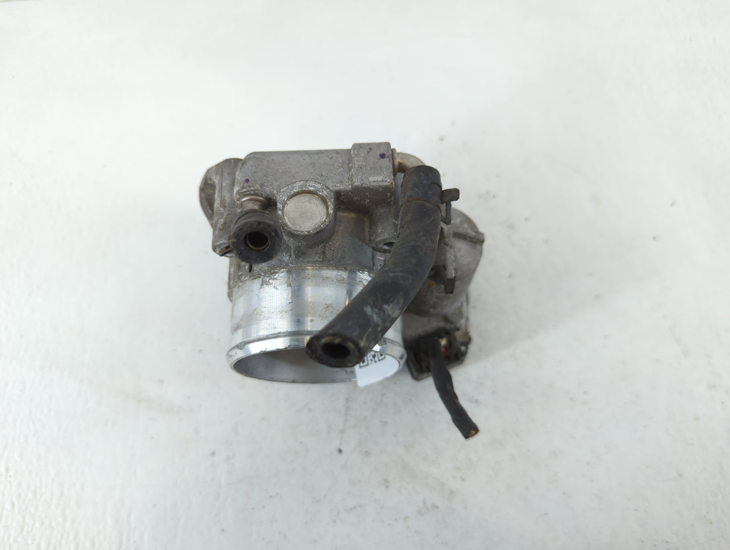 2011-2014 Hyundai Sonata Throttle Body P/N:35100-2G700 Fits Fits 2011 2012 2013 2014 2015 2016 OEM Used Auto Parts - Oemused