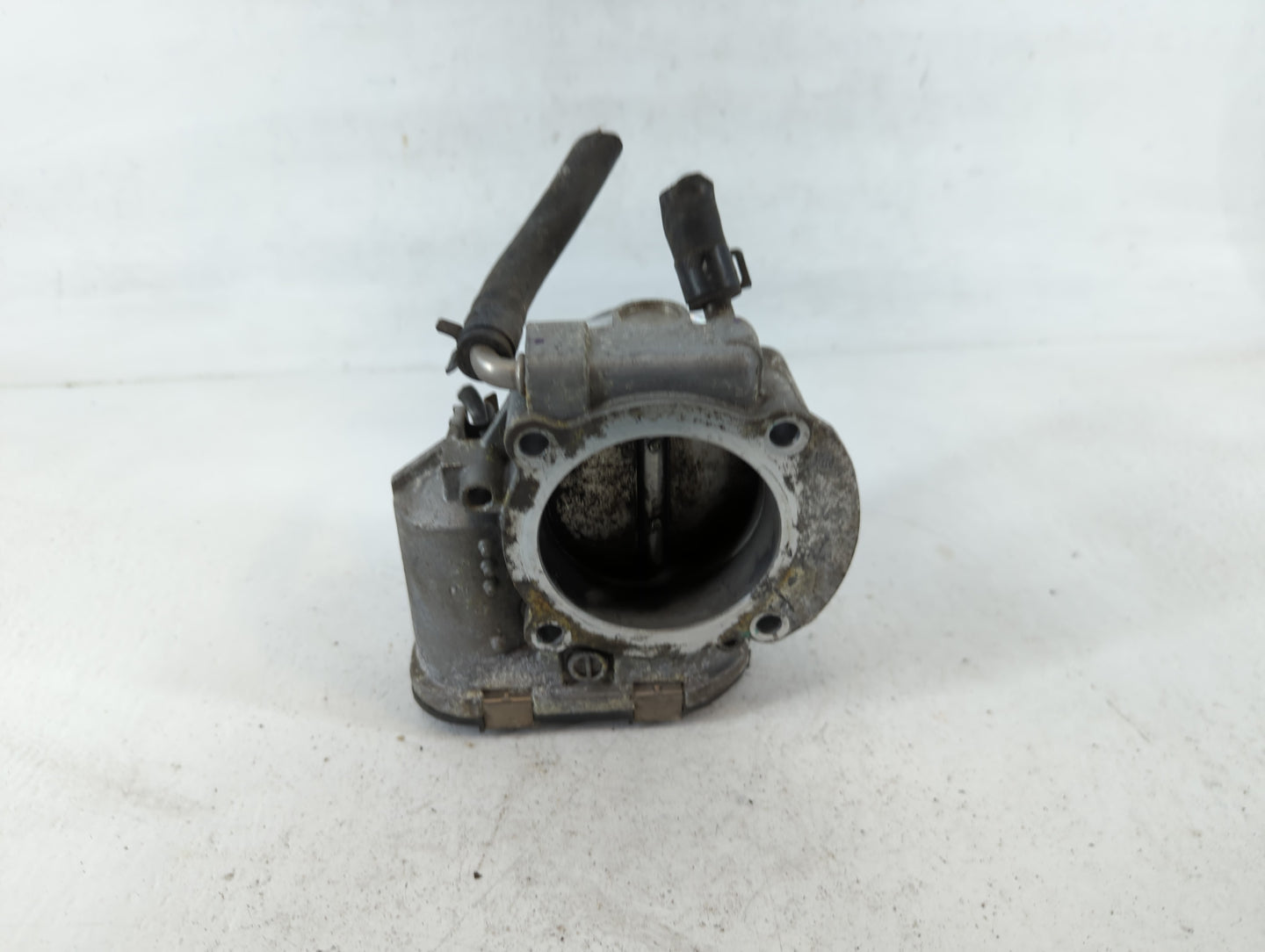 2011-2014 Hyundai Sonata Throttle Body P/N:35100-2G700 Fits Fits 2011 2012 2013 2014 2015 2016 OEM Used Auto Parts - Oemused