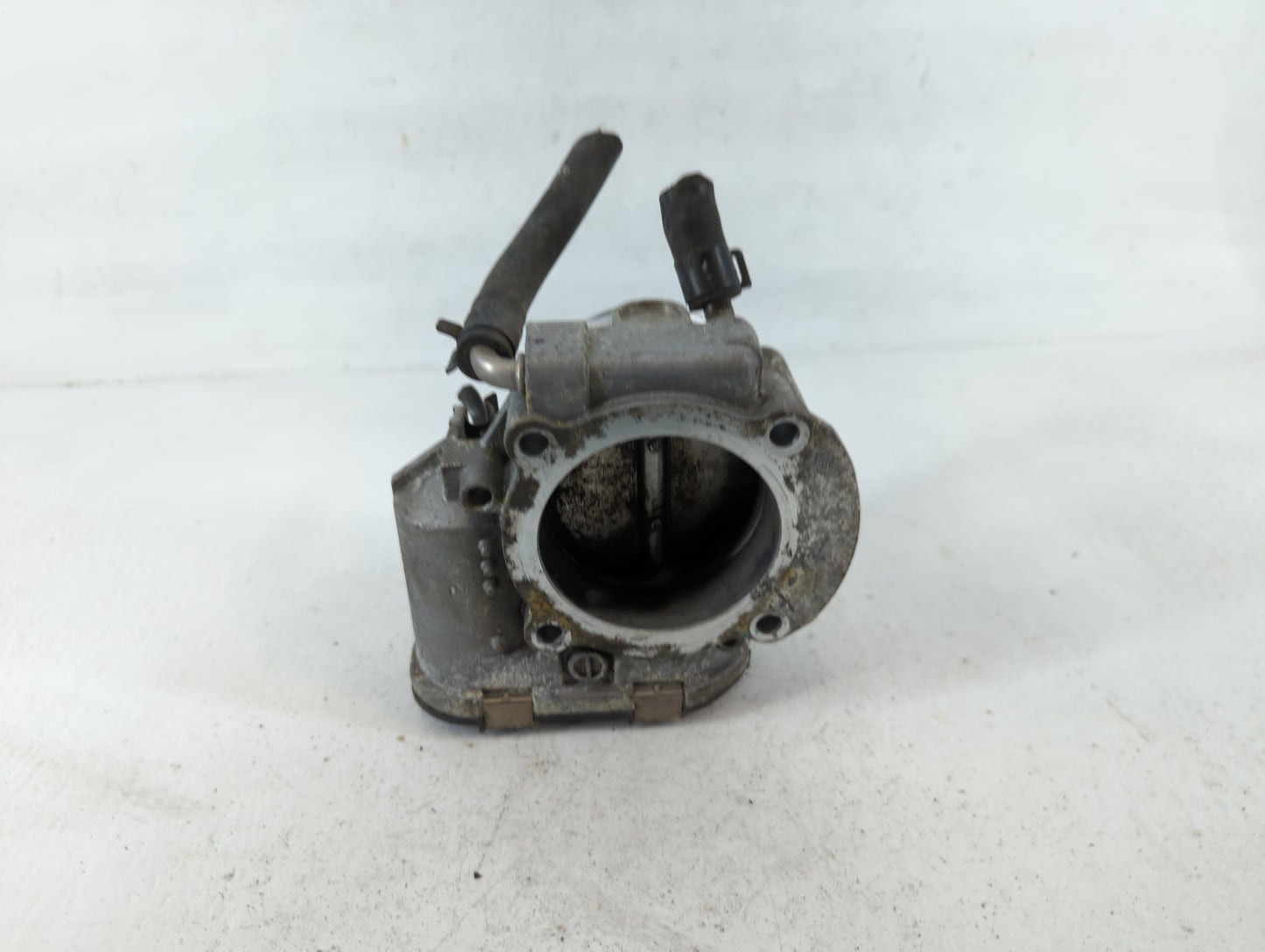 2011-2014 Hyundai Sonata Throttle Body P/N:35100-2G700 Fits Fits 2011 2012 2013 2014 2015 2016 OEM Used Auto Parts - Oemused