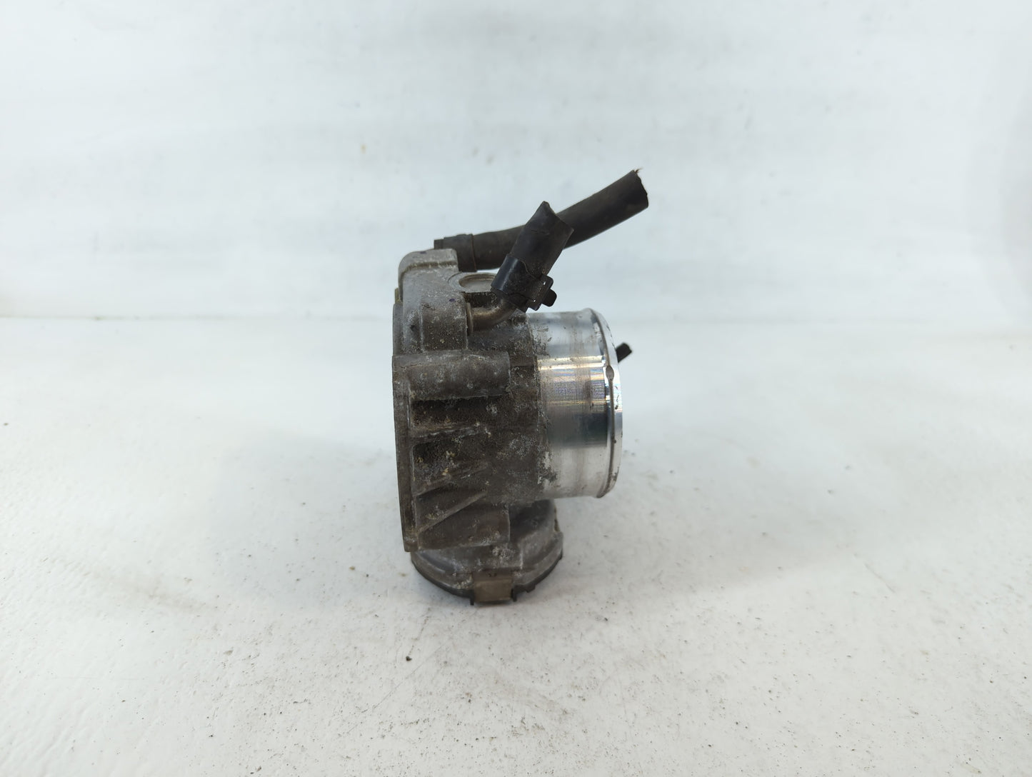 2011-2014 Hyundai Sonata Throttle Body P/N:35100-2G700 Fits Fits 2011 2012 2013 2014 2015 2016 OEM Used Auto Parts - Oemused